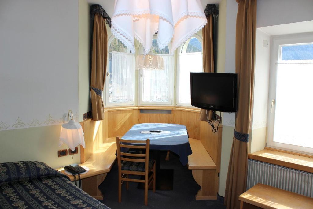 Hotel Rosalpina Soraga Oda fotoğraf